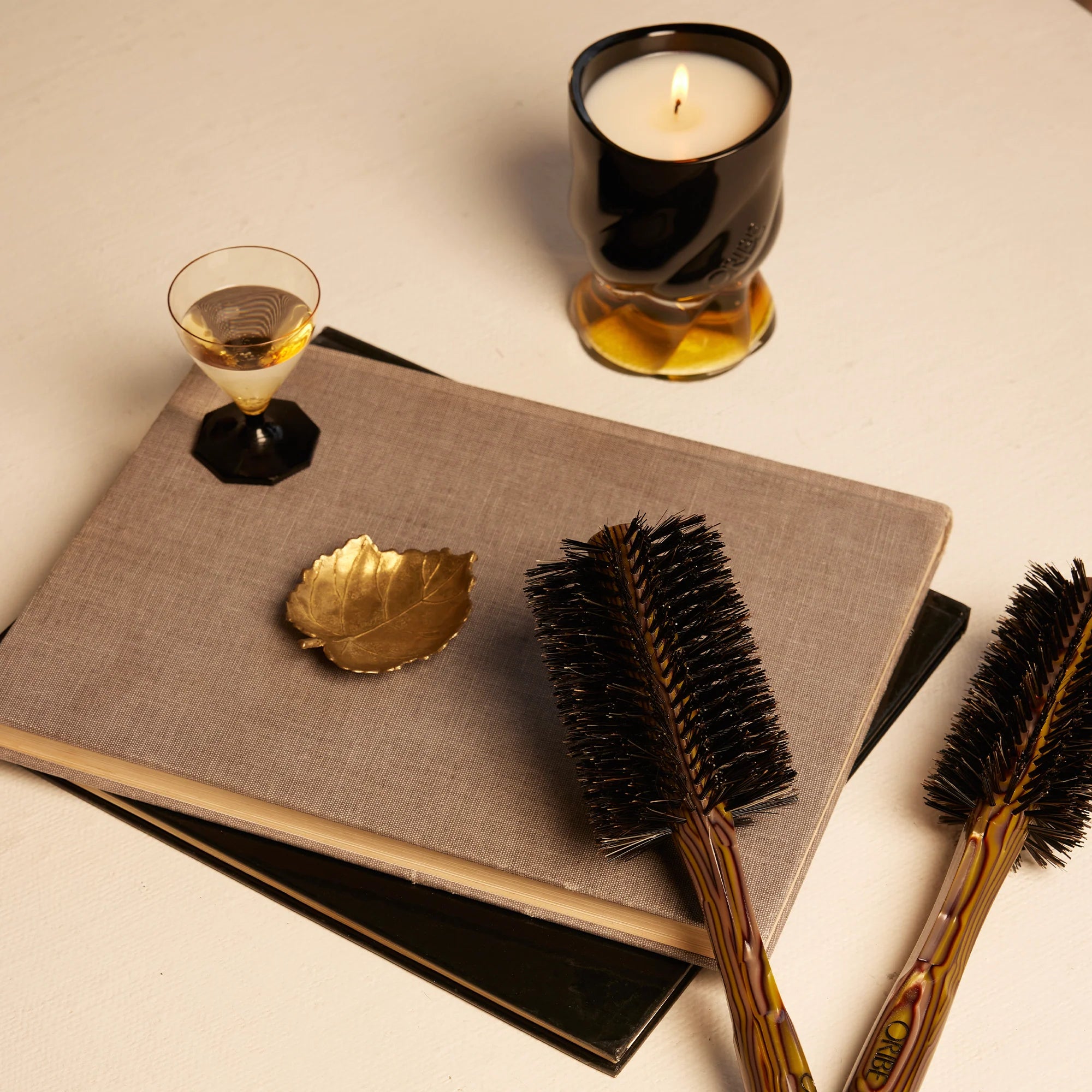 Oribe - Italian Resin Medium Round Brush